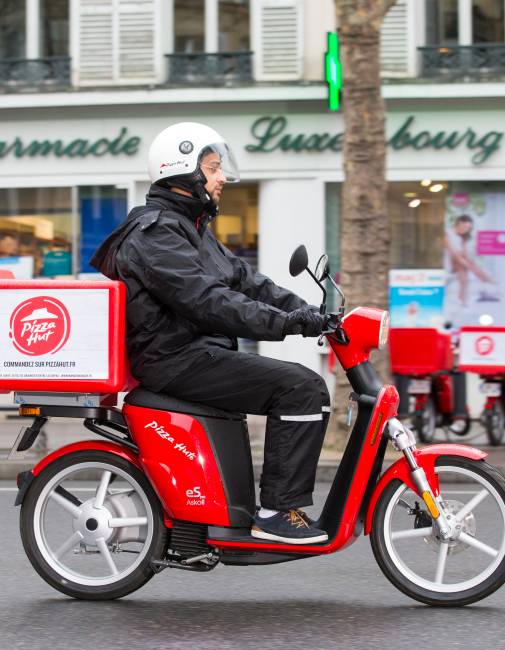 Motorreta as delivery vehicle